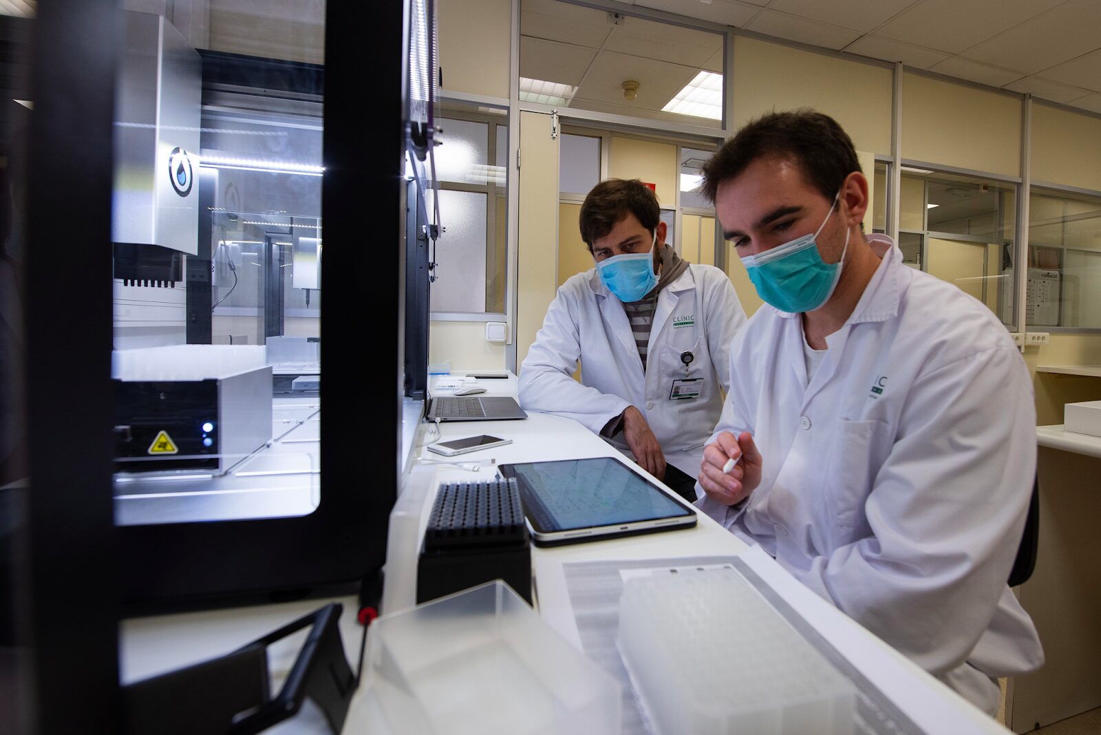 Barcelona Hospital Uses Robot for Mass COVID-19 Testing